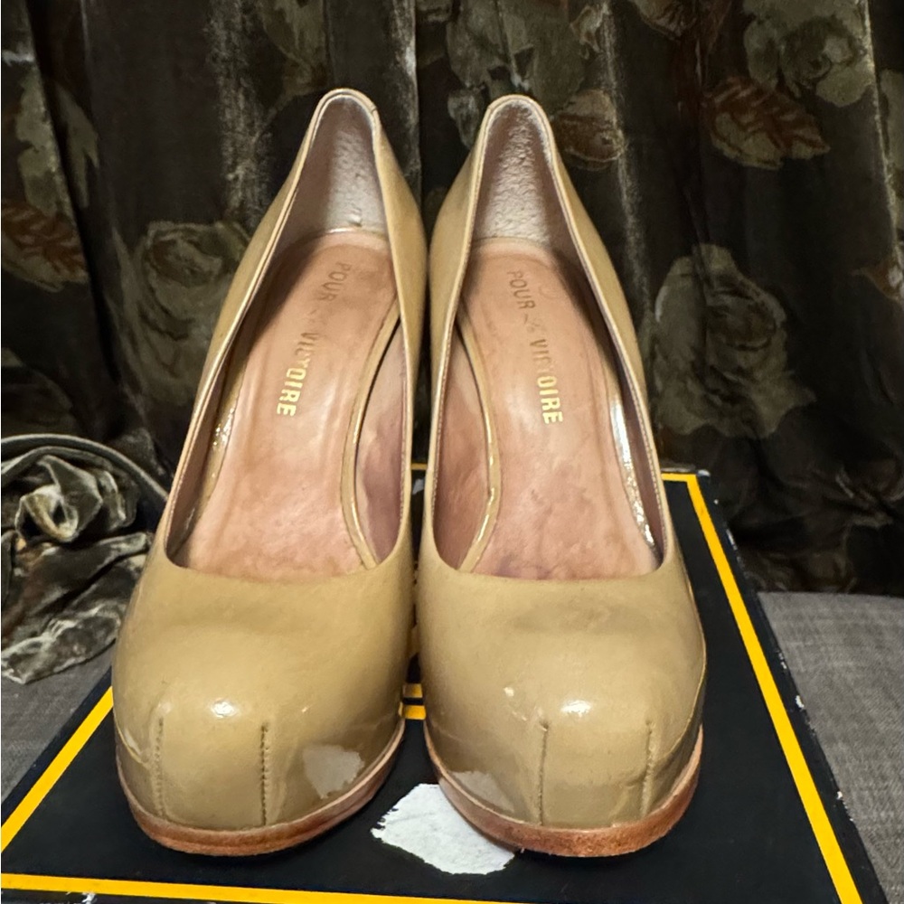 Pour La Victoire Tan Platform High Heels